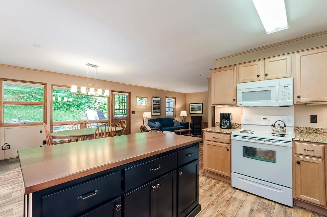 Secluded Oasis W Hot Tub, Screened-In Porch, Wifi! Berkeley Springs Extérieur photo