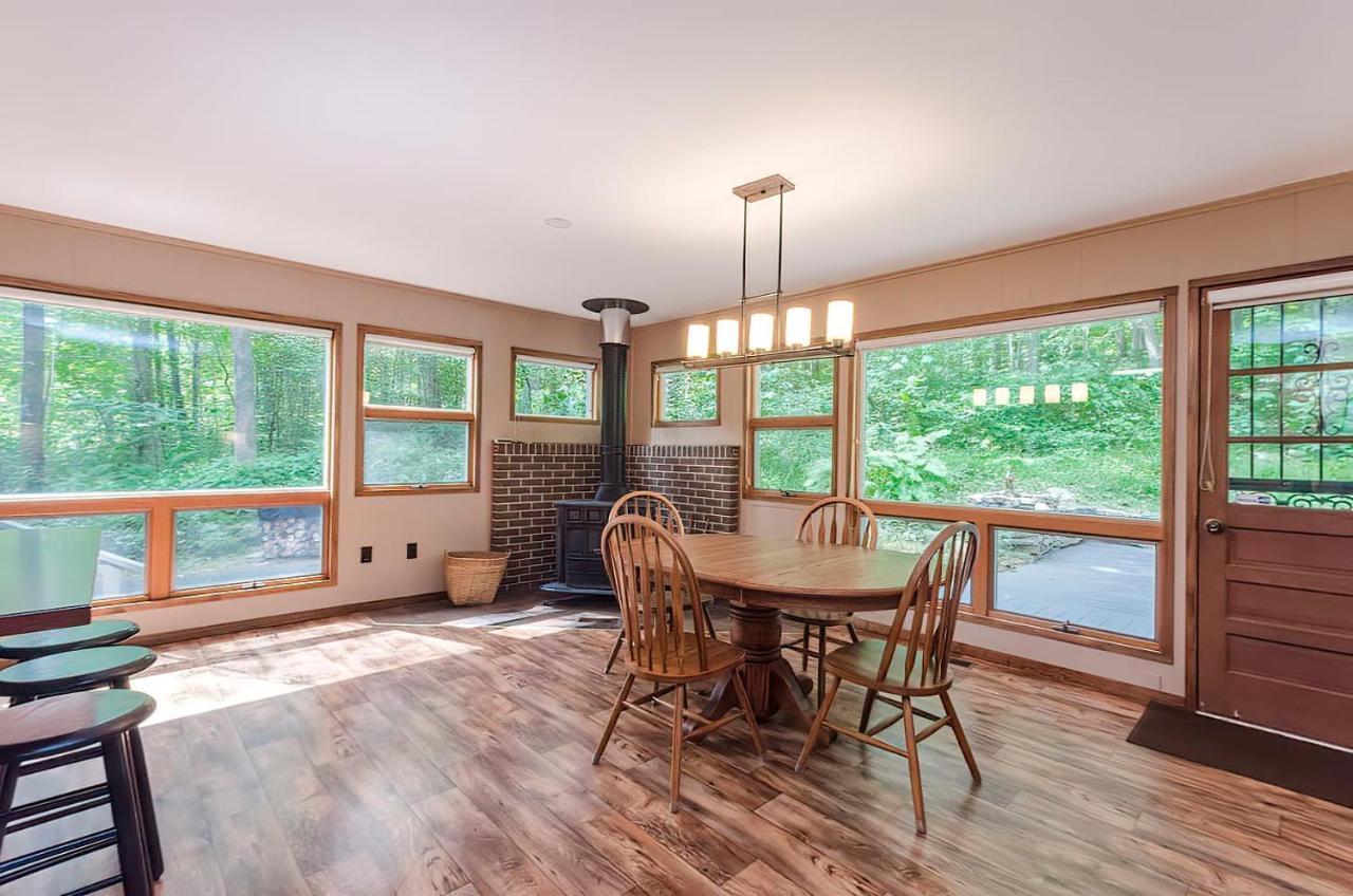 Secluded Oasis W Hot Tub, Screened-In Porch, Wifi! Berkeley Springs Extérieur photo