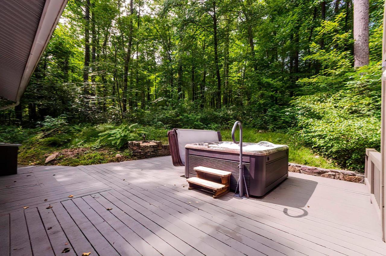 Secluded Oasis W Hot Tub, Screened-In Porch, Wifi! Berkeley Springs Extérieur photo